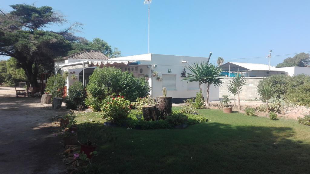 En Finca Las Dunas Dos Chalets Con Jacuzzis En Primera Linea De Playa , Uno De 4 Dormitorios Y Otro De 2 Dormitorios, Llama Al Seiscientos Veintisiete Cuatrocientos Diecisiete Trescientos Noventa Y Ocho Rota Buitenkant foto